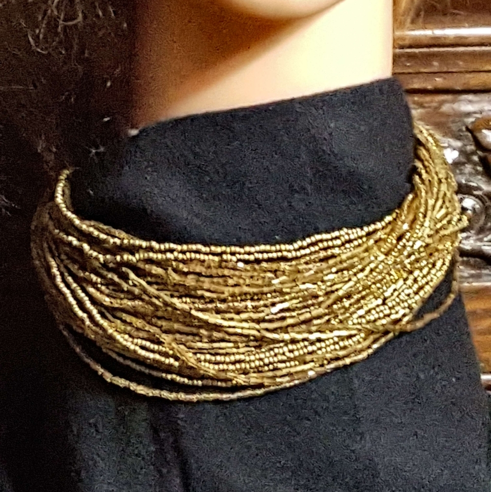 😁SOLD😁Vintage Glass Seed Bead Heishi Necklace - Picture 8 of 8